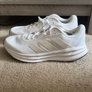 Adidas cloudfoam white sneakers